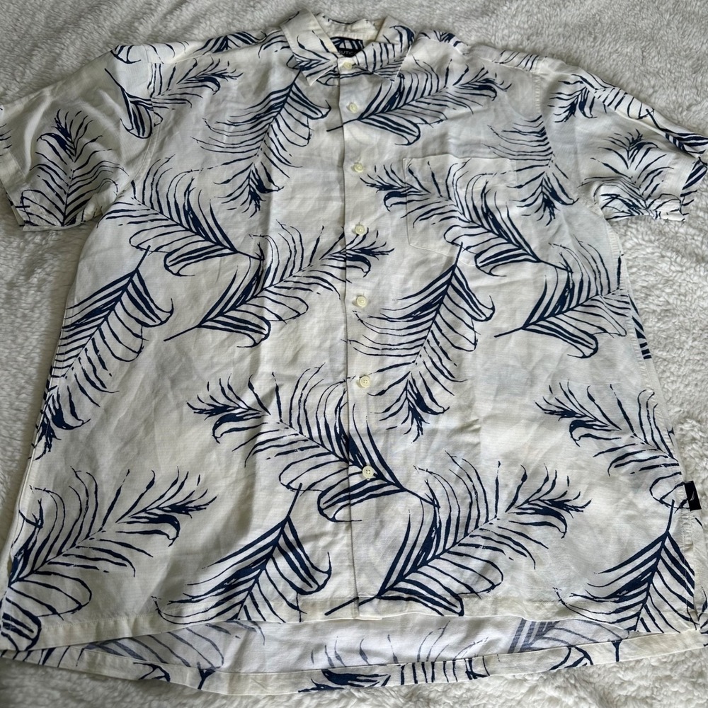 NAUTICA Men's Linen Blend Palm Leaf Print Short Sleeve Shirt - White/Navy Large